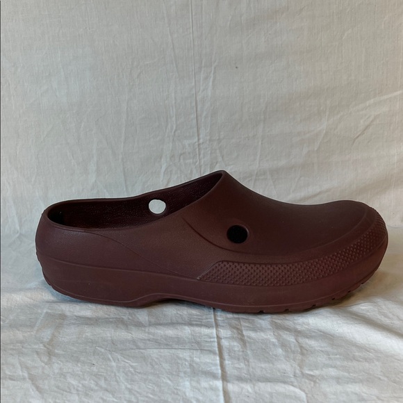 CROCS Men's 7/Womens 9 in Burgundy Slip-On Mammoth Mule Clogs - Picture 7 of 9
